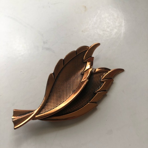 Copper Tone Leaf Brooch - Picture 8 of 8